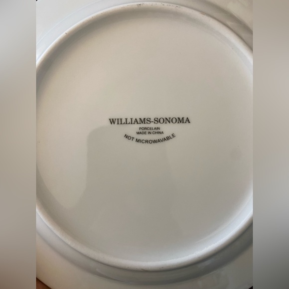 Set Of 4 Williams-Sonoma Snowing Scene Plates, 8" Diameter (Rare) - Picture 5 of 6